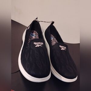 New  Reebok Women’s Black Slip-On Mesh Sneakers with White Sole Size 9